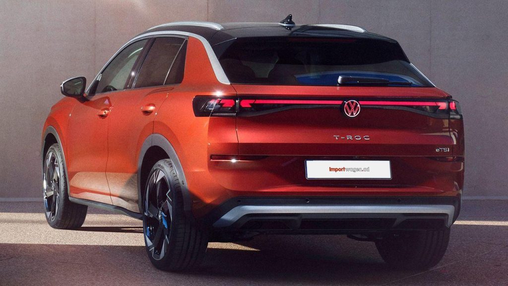 Vista trasera del nuevo TROC en color rojo con techo negro, un SUV dinámico óptimo para la importación en Andorra que puedes adquirir e importar un T-Roc mediante el marketplace de Importwagen.