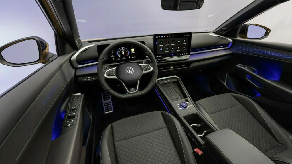 Puesto de mando tecnológico del nuevo TROC con acabados deportivos e iluminación LED, un SUV excelente para la importación en Andorra disponible al importar un T-Roc con Importwagen.