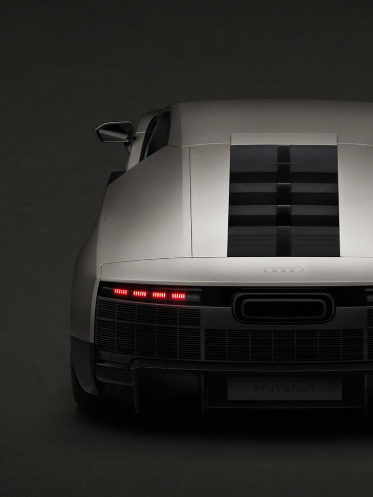 Vista trasera superior de la cubierta del motor y los pilotos LED del nuevo Audi Nuvolari.