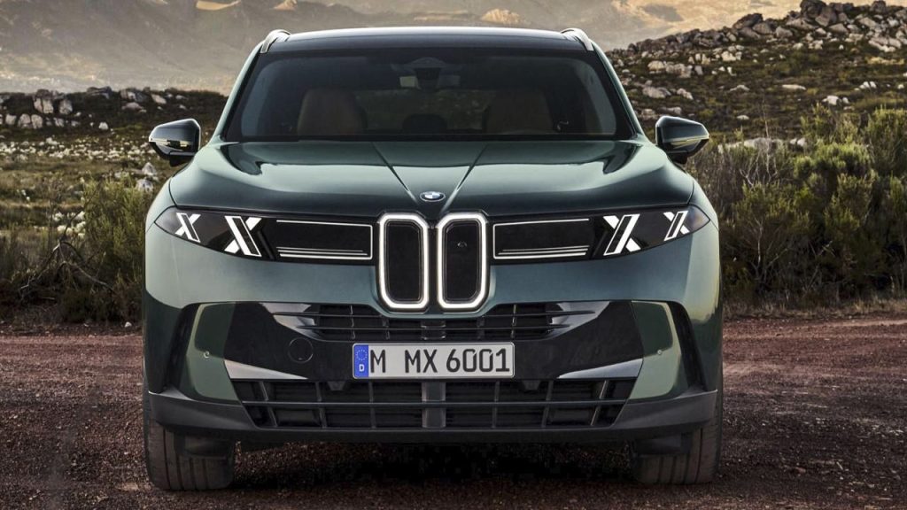 Vista frontal simétrica del nuevo BMW X5 en color verde oscuro metálico, un SUV premium ideal para la importación en Andorra con Importwagen.