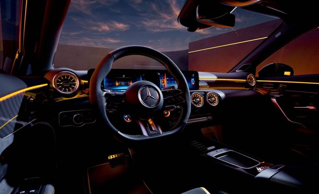Puesto de conducción e interior deportivo del nuevo Mercedes-AMG A 45 S 4MATIC+ Final Edition, de Importwagen en Andorra.