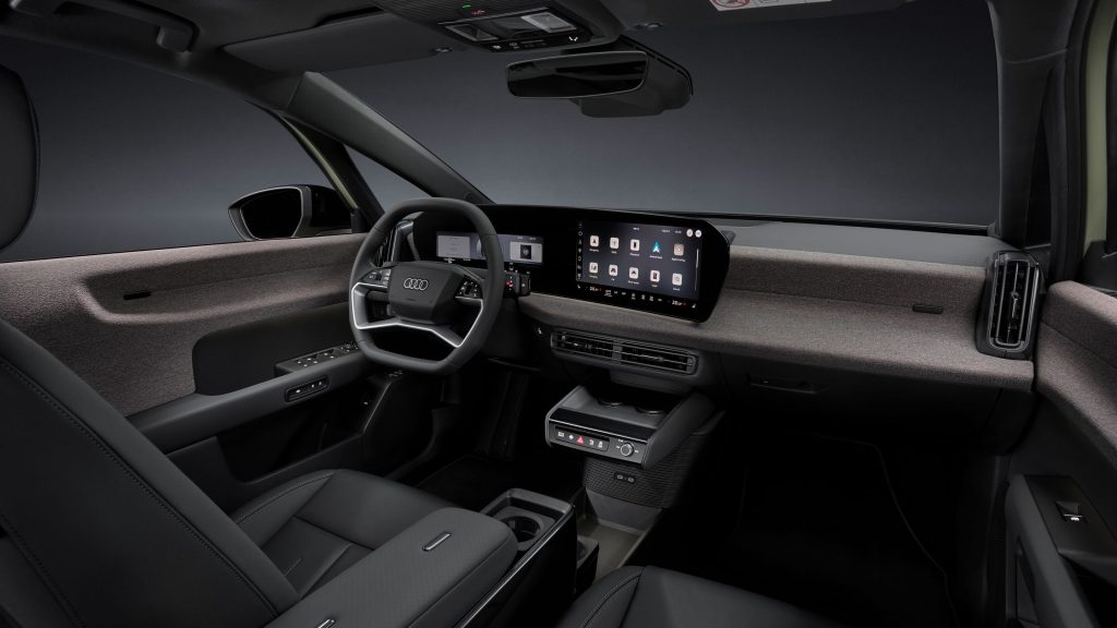 Salpicadero y pantallas digitales del puesto de conducción del nuevo Audi A2 e-tron eléctrico de Importwagen en Andorra.